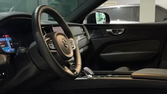 VOLVO-XC60-2023