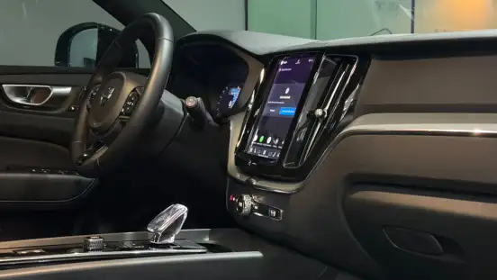 VOLVO-XC60-2023