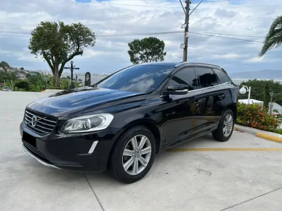 VOLVO XC60 2.4 D5 KINETIC DIESEL AWD 4P AUTOMÁTICO