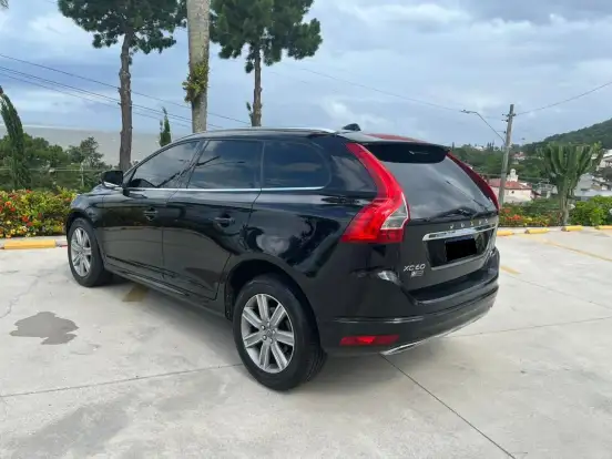 VOLVO-XC60-2017