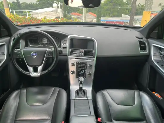 VOLVO-XC60-2.4 D5 KINETIC DIESEL AWD 4P AUTOMÁTICO VOLVO-XC60-2017