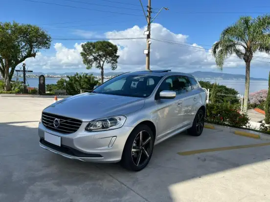 VOLVO-XC60-2017