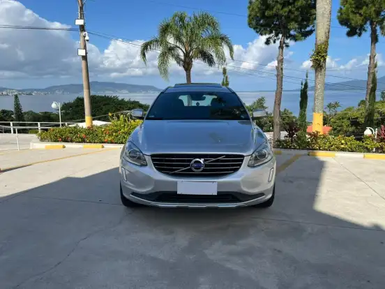 VOLVO-XC60-2017