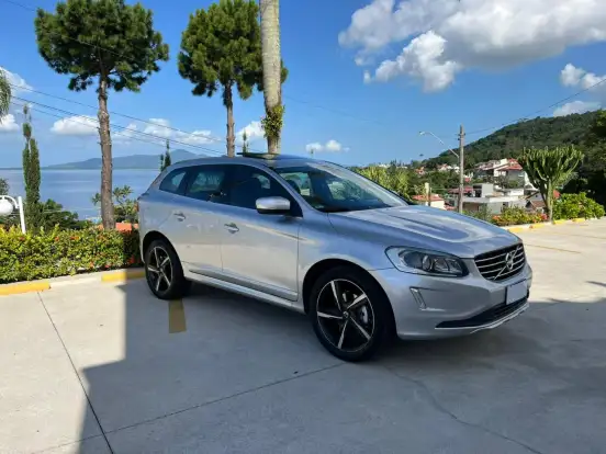 VOLVO-XC60-2017