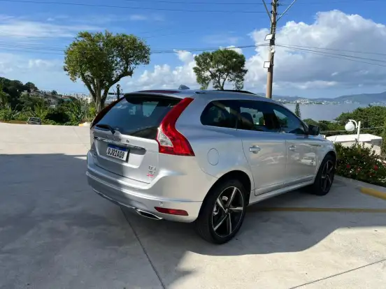 VOLVO-XC60-2.4 D5 MOMENTUM DIESEL AWD 4P AUTOMÁTICO VOLVO-XC60-2017