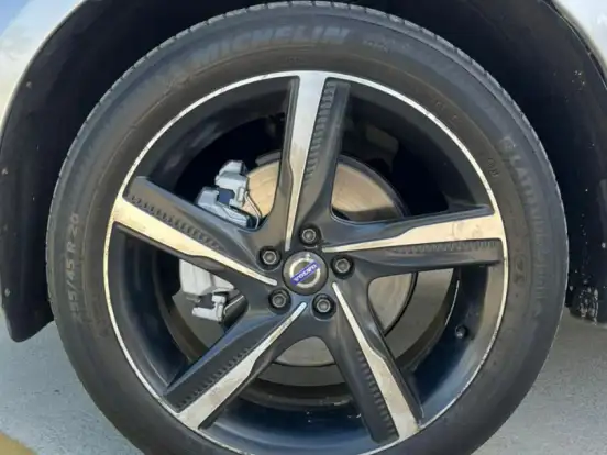 VOLVO-XC60-2.4 D5 MOMENTUM DIESEL AWD 4P AUTOMÁTICO VOLVO-XC60-2017