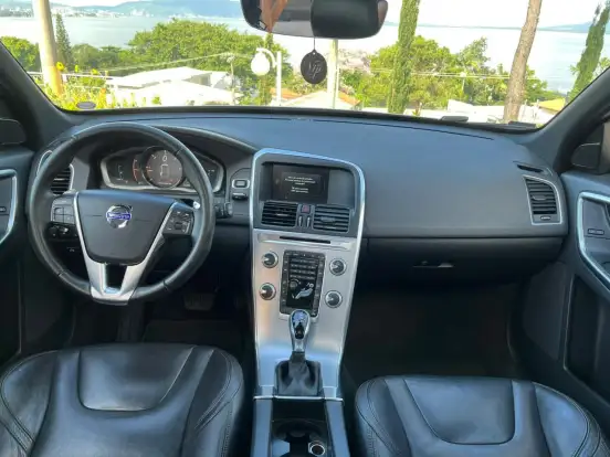VOLVO-XC60-2.4 D5 MOMENTUM DIESEL AWD 4P AUTOMÁTICO VOLVO-XC60-2017