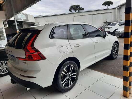 VOLVO-XC60-2.0 D5 DIESEL MOMENTUM AWD GEARTRONIC VOLVO-XC60-2020