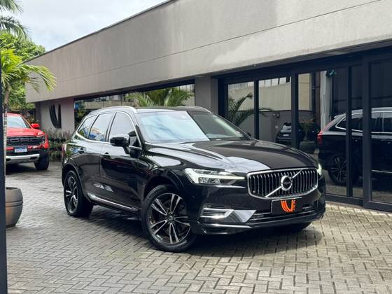 VOLVO XC60 2.0 T8 HYBRID MOMENTUM AWD GEARTRONIC