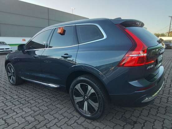 VOLVO-XC60-2024