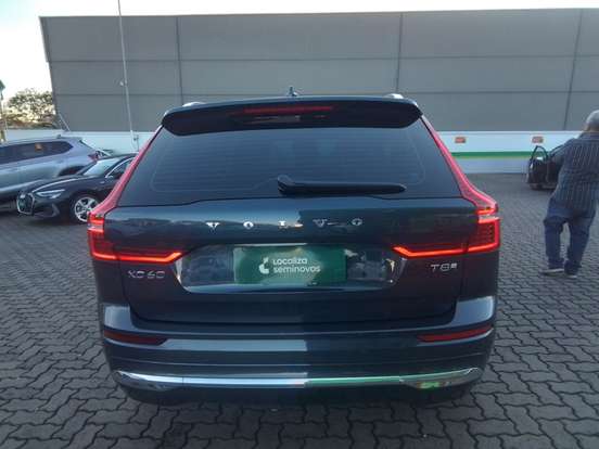 VOLVO-XC60-2024