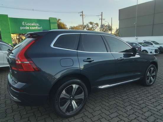 VOLVO-XC60-2024