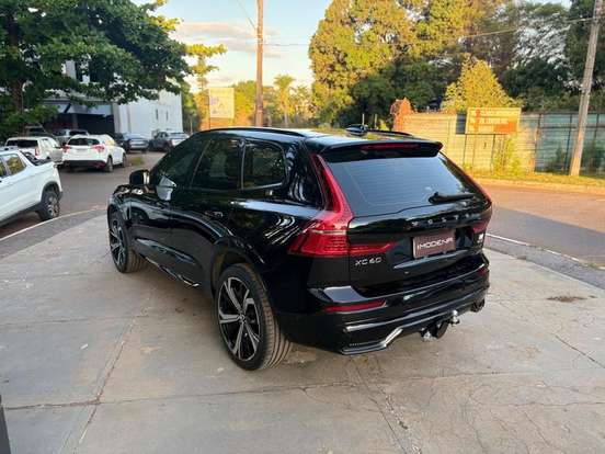 VOLVO-XC60-2022