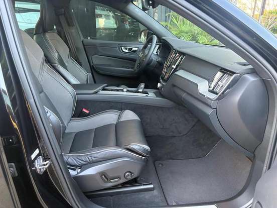 VOLVO-XC60-2022