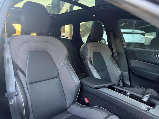 VOLVO-XC60-2022