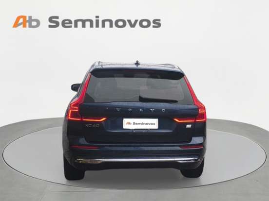 VOLVO-XC60-2023