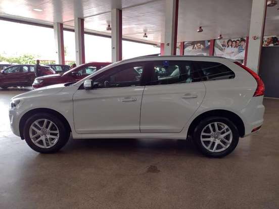 VOLVO-XC60-2016