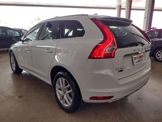 VOLVO-XC60-2.4 D5 MOMENTUM DIESEL AWD 4P AUTOMÁTICO VOLVO-XC60-2016
