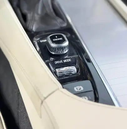 VOLVO-XC90-2016