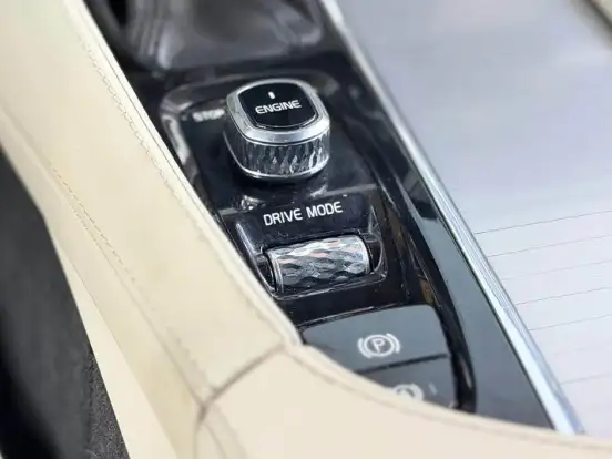 VOLVO-XC90-2.0 T6 GASOLINA MOMENTUM AWD GEARTRONIC VOLVO-XC90-2016