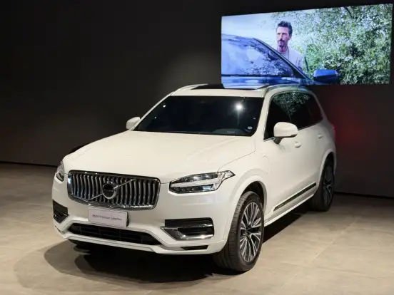 VOLVO-XC90-2022