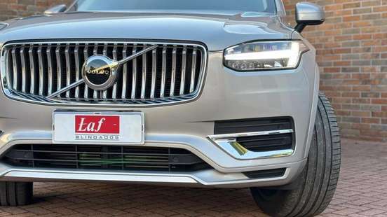 VOLVO-XC90-2022