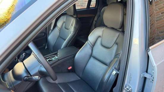 VOLVO-XC90-2022
