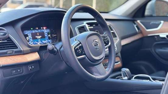 VOLVO-XC90-2022