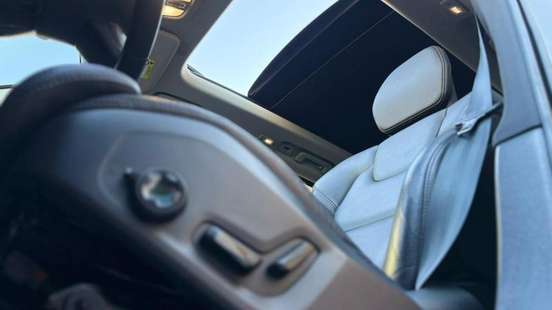VOLVO-XC90-2022