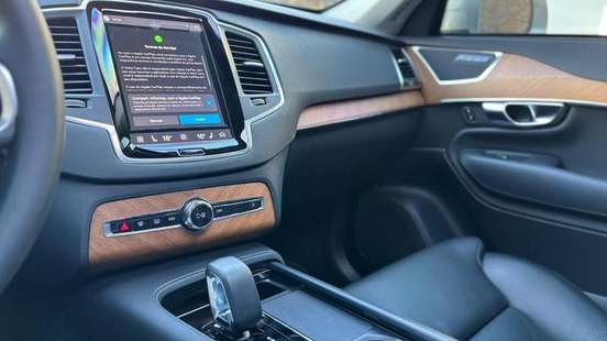 VOLVO-XC90-2022