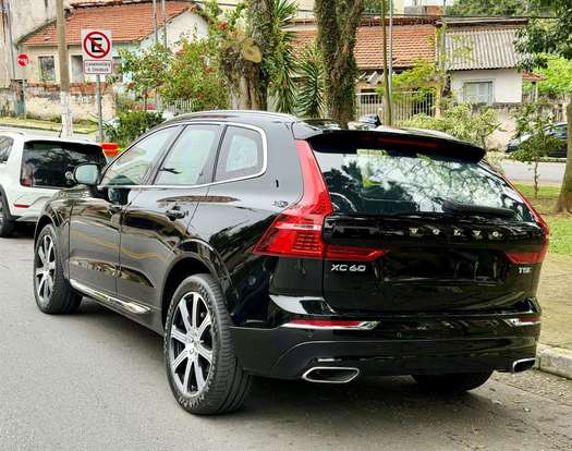 VOLVO-XC60-2018