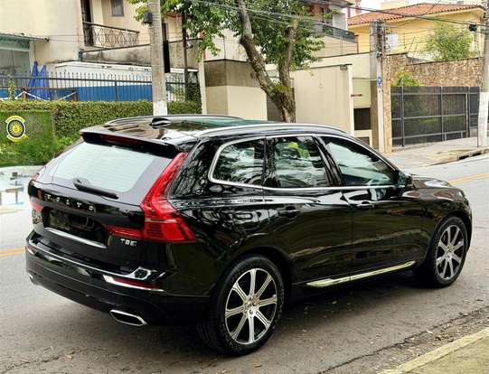 VOLVO-XC60-2018