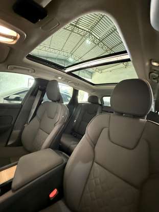 VOLVO-XC60-2025