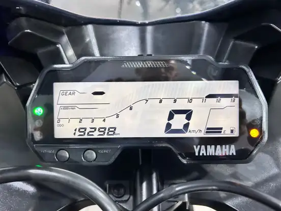 YAMAHA-YZF R15-2024