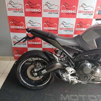 YAMAHA-MT-09-2015