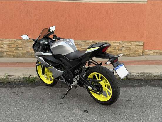 YAMAHA-YZF R15-2023