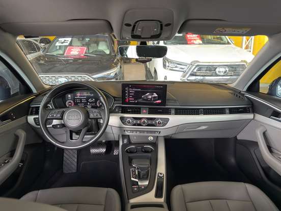 AUDI-A4-2022