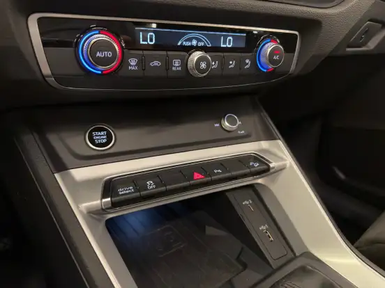 AUDI-Q3-2021