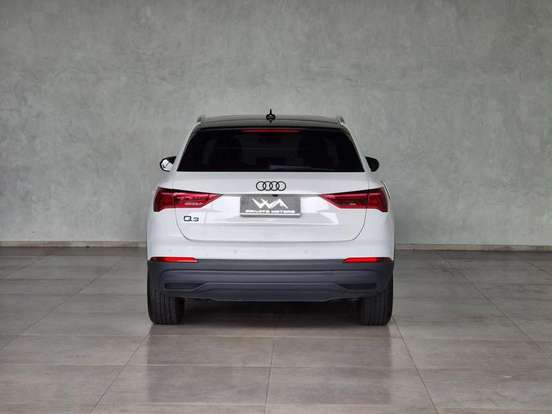AUDI-Q3-2021