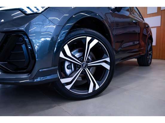 AUDI-Q3-2023