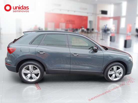 AUDI-Q3-2023