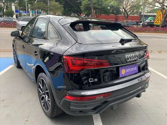 AUDI-Q5-2022