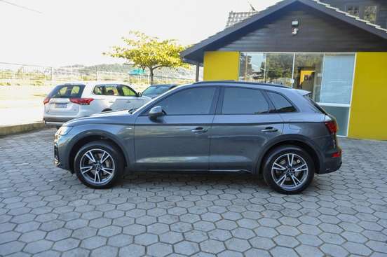 AUDI-Q5-2022
