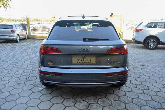 AUDI-Q5-2022
