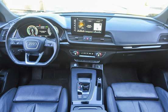 AUDI-Q5-2022