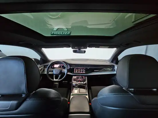AUDI-Q8-2021