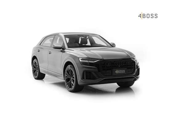 AUDI-Q8-2022