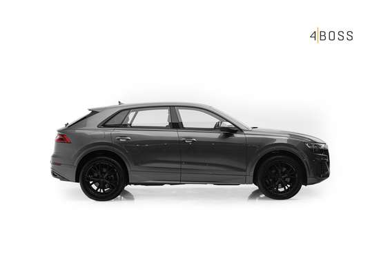AUDI-Q8-2022