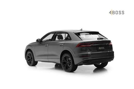 AUDI-Q8-2022