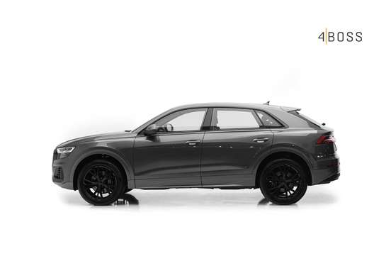 AUDI-Q8-2022